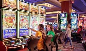 Popular Slot ဂိမ်းများ ကစားနေသောပုံ
